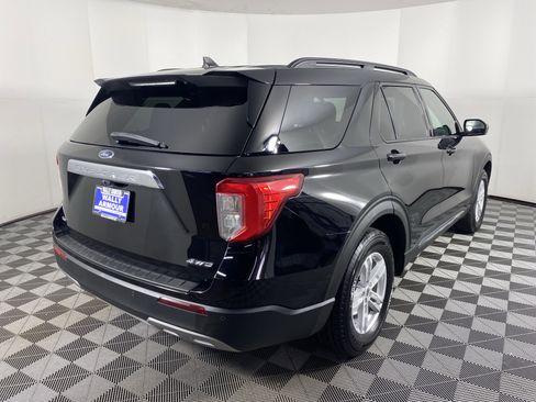 Used 2021 Ford Explorer XLT w/ Equipment Group 202A image 8
