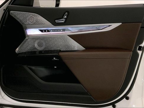 Certified 2023 BMW i7 xDrive60 AWD/4WD image 25