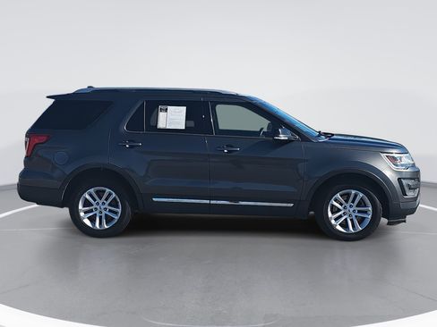 Used 2016 Ford Explorer XLT w/ Equipment Group 202A image 2