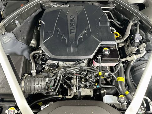Used 2025 Genesis G70 2.5T RWD image 31