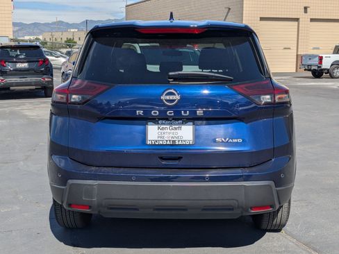 Used 2024 Nissan Rogue SV AWD/4WD image 5