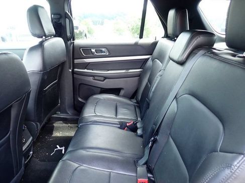 Used 2018 Ford Explorer XLT w/ Equipment Group 202A AWD/4WD image 12