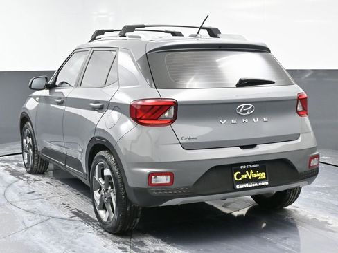 Used 2023 Hyundai Venue SEL image 7