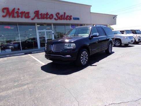Used 2016 Lincoln Navigator L Select RWD image 2