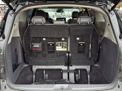 Used 2024 Toyota Sienna XLE image 37