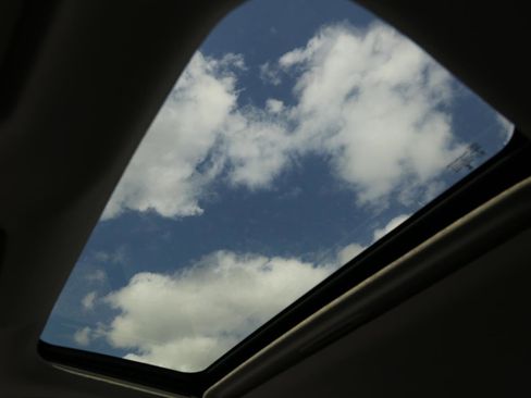 Used 2024 Nissan Sentra SR w/ SR Premium Package image 18