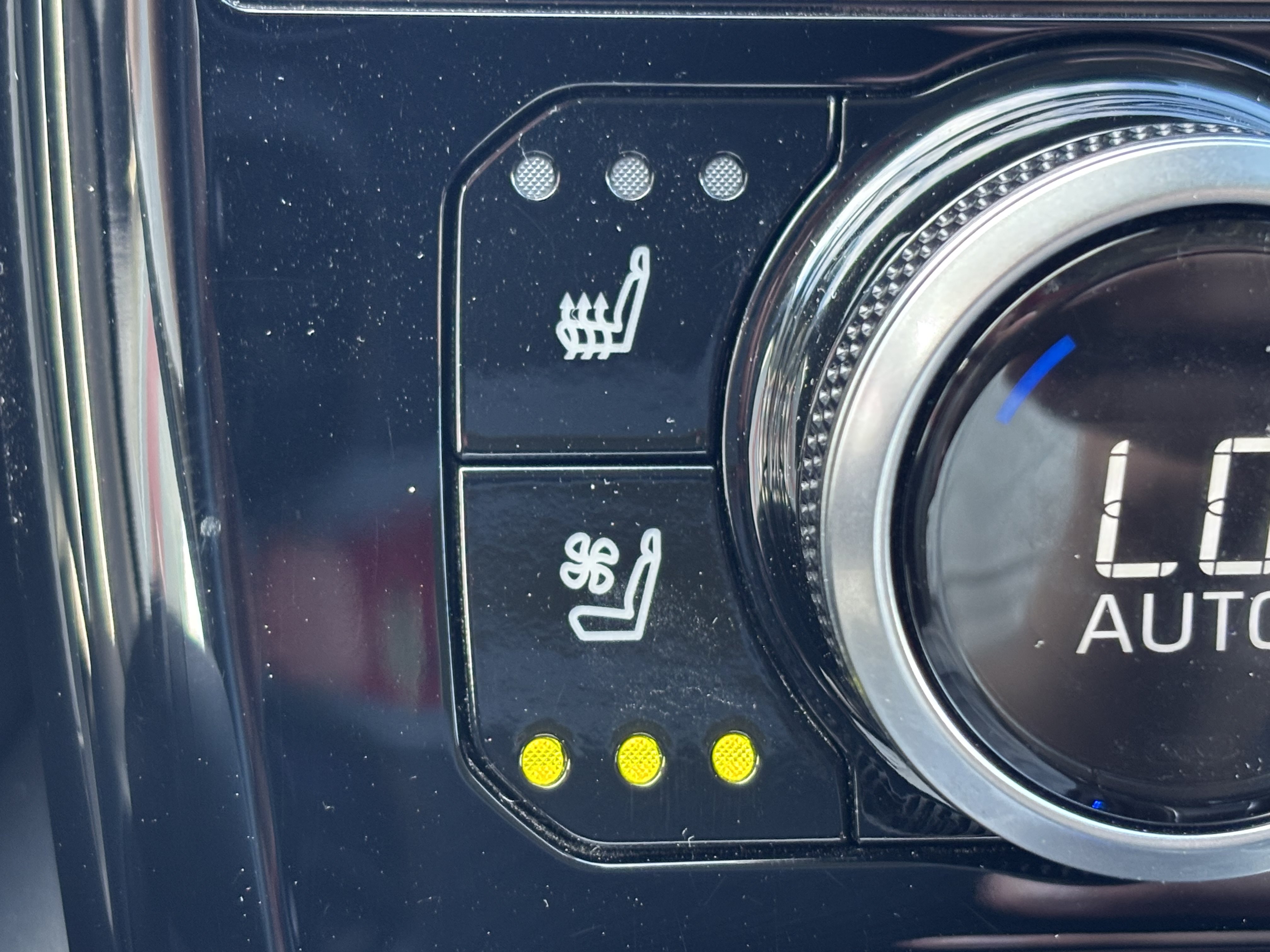 Used 2024 Toyota Highlander Limited AWD/4WD image 29