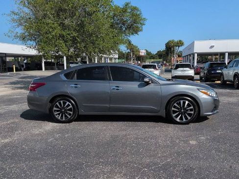 Certified 2018 Nissan Altima 2.5 SV w/ 2.5 SV Technology Package FWD image 3