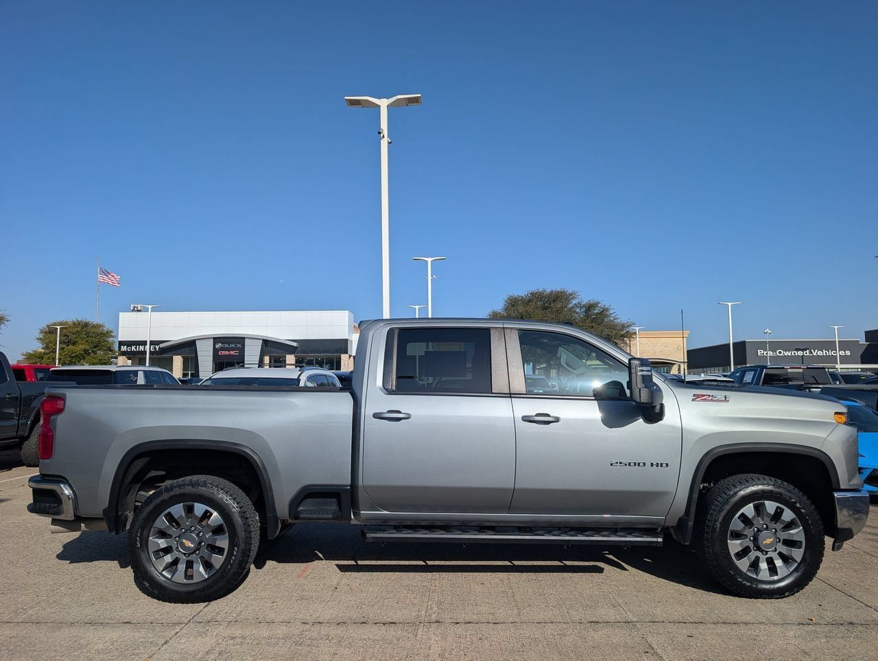 Used 2024 Chevrolet Silverado 2500 LT AWD/4WD image 3