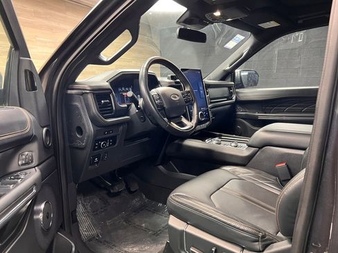 Used 2024 Ford Expedition Max Platinum AWD/4WD image 2