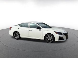 Used 2025 Nissan Altima 2.5 SV FWD video 2