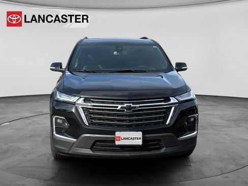 Used 2023 Chevrolet Traverse LT w/ LPO, Cargo Package FWD image 2