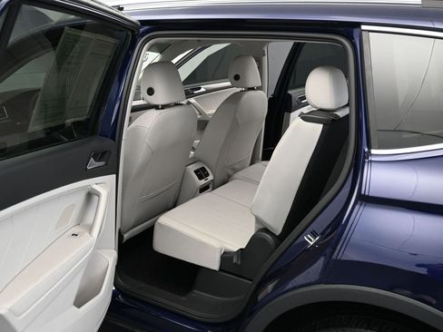 Used 2022 Volkswagen Tiguan SE image 12