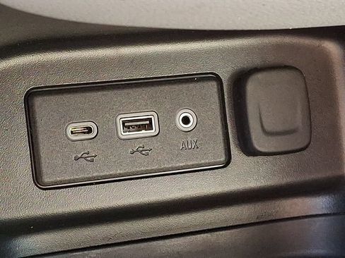 Used 2023 Chevrolet Equinox LS FWD image 23
