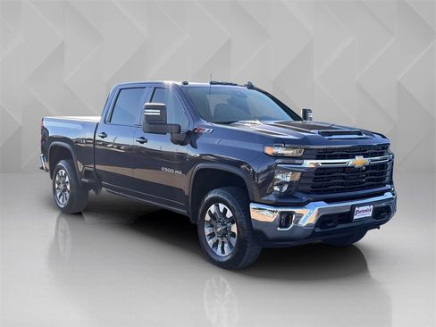 Used 2024 Chevrolet Silverado 2500 LT image 3