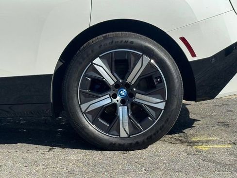 Certified 2025 BMW iX xDrive50 image 4
