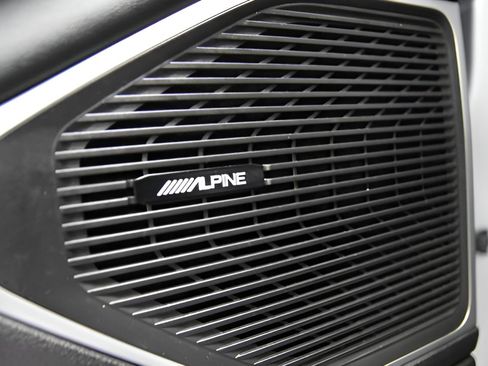 Used 2024 Jeep Wagoneer L Series II RWD image 19