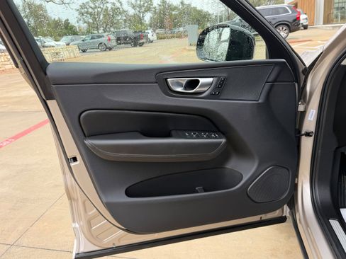 Certified 2025 Volvo XC60 B5 Plus image 21