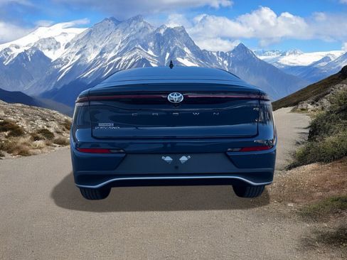 Used 2026 Toyota Crown XLE image 4