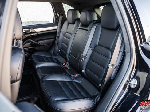 Used 2015 Porsche Cayenne Turbo image 58