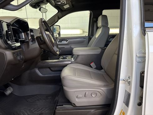 Used 2025 Chevrolet Silverado 2500 LTZ w/ LTZ Convenience Package AWD/4WD image 12