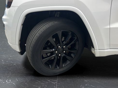 Used 2018 Jeep Grand Cherokee Altitude AWD/4WD image 35