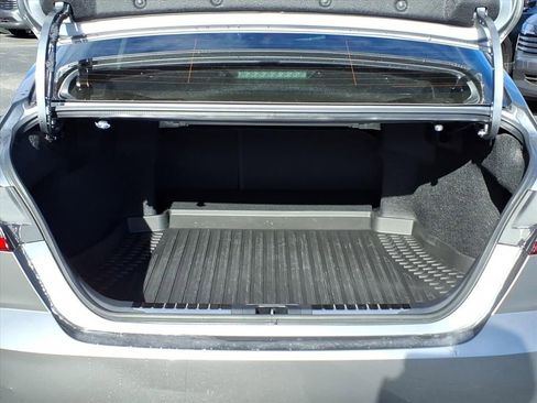 Used 2026 Toyota Camry XLE image 9