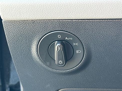 Used 2023 Volkswagen Taos SE image 33