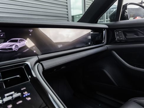 Certified 2025 Porsche Panamera image 31