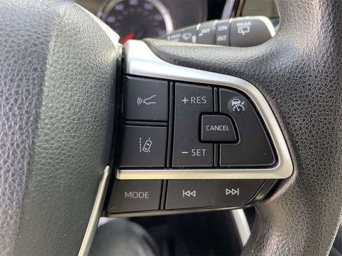 Used 2022 Toyota Highlander L image 32