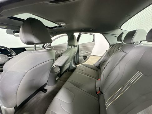 Used 2025 Hyundai Elantra SEL FWD image 13