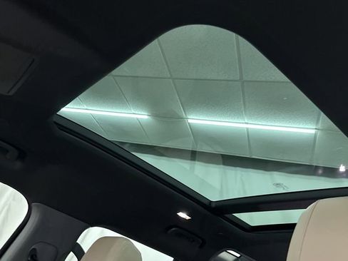 Used 2022 Land Rover Defender 110 SE image 19