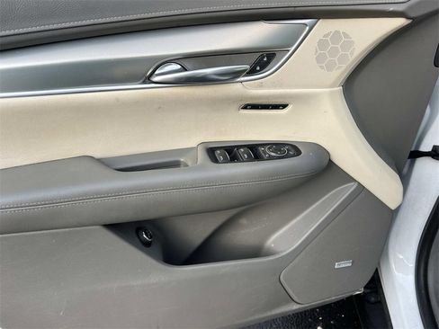 Used 2018 Cadillac XT5 Luxury w/ Driver Awareness Package image 14