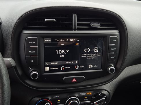 Used 2023 Kia Soul LX w/ LX Technology Package FWD image 16