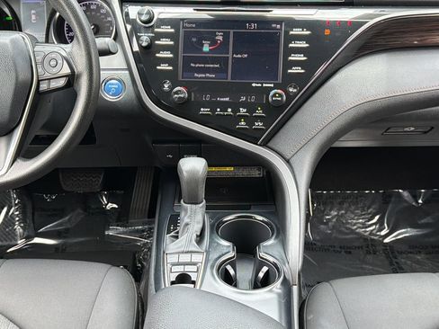 Used 2020 Toyota Camry LE w/ Sunroof Package FWD image 14