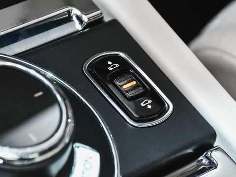 Used 2018 Rolls-Royce Ghost image 40