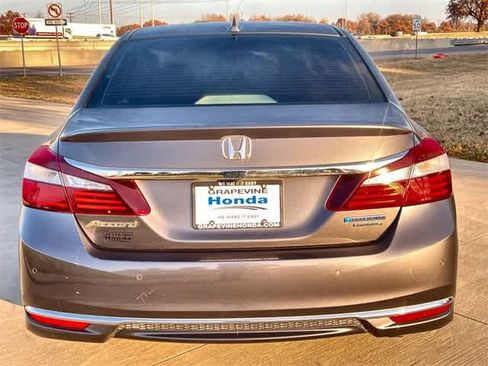 Used 2017 Honda Accord Touring image 6