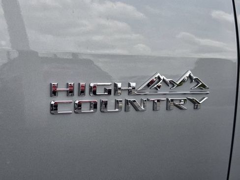 Used 2023 Chevrolet Traverse High Country FWD image 10