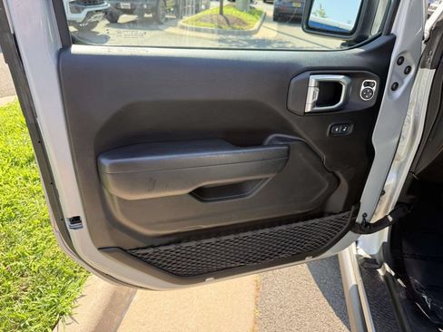 Used 2023 Jeep Wrangler Unlimited Sport AWD/4WD image 31