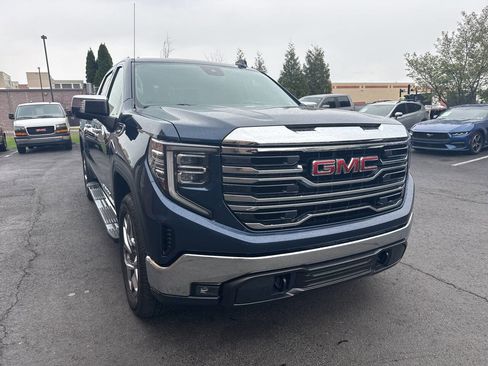 Used 2022 GMC Sierra 1500 SLT w/ SLT Premium Package image 6
