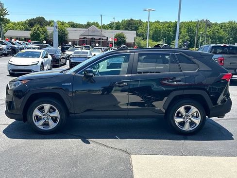 Used 2021 Toyota RAV4 XLE Premium AWD/4WD image 6