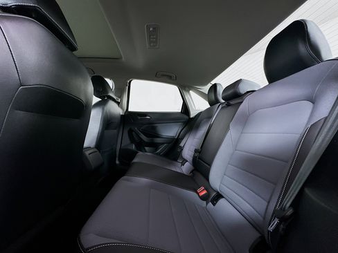 Used 2025 Volkswagen Jetta SE image 27