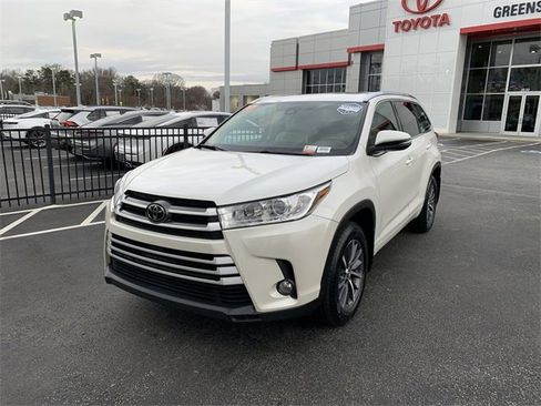 Used 2017 Toyota Highlander XLE image 4