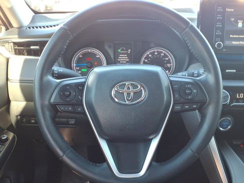 Used 2021 Toyota Venza LE w/ Carpet Mat Package (TMS) image 16