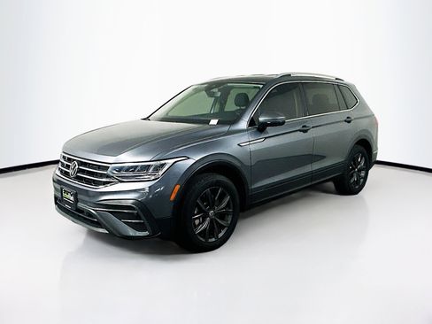 Used 2023 Volkswagen Tiguan SE image 3