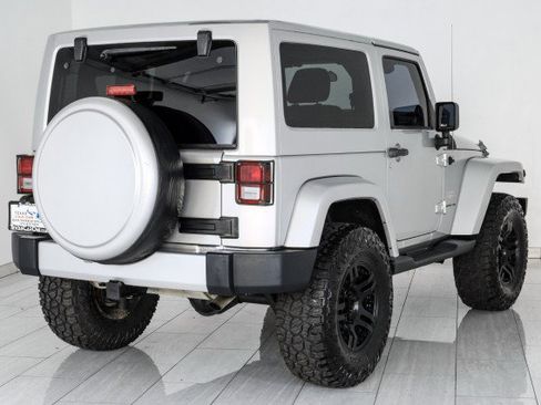 Used 2012 Jeep Wrangler Sahara AWD/4WD image 6
