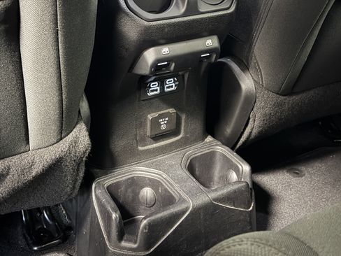 Used 2018 Jeep Wrangler Unlimited Sahara w/ Dual Top Group image 21