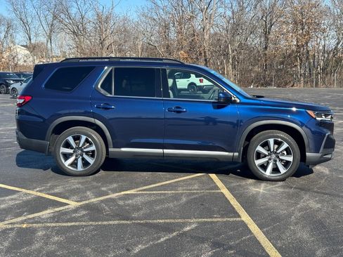 Certified 2023 Honda Pilot Touring image 2