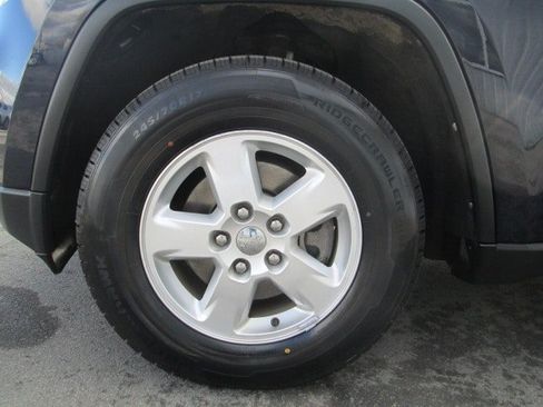 Used 2012 Jeep Grand Cherokee Laredo AWD/4WD image 8