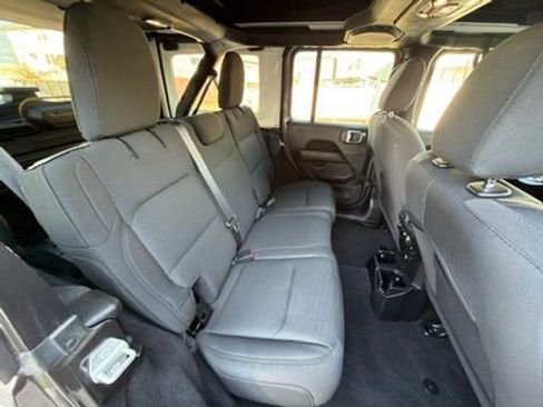 Used 2021 Jeep Wrangler Unlimited Sahara AWD/4WD image 27